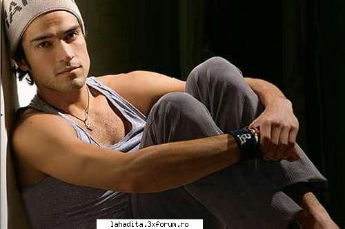 Galerie - baby blue - Alfonso Herrera