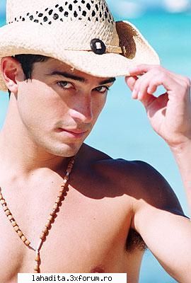 Galerie - baby blue - Alfonso Herrera